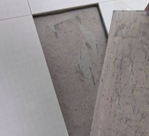 安阳瓷砖空鼓维修公司分享瓷砖铺贴时如果打浆（即涂抹在瓷砖背面和基层上的砂浆或瓷砖胶）过少，会带来以下问题